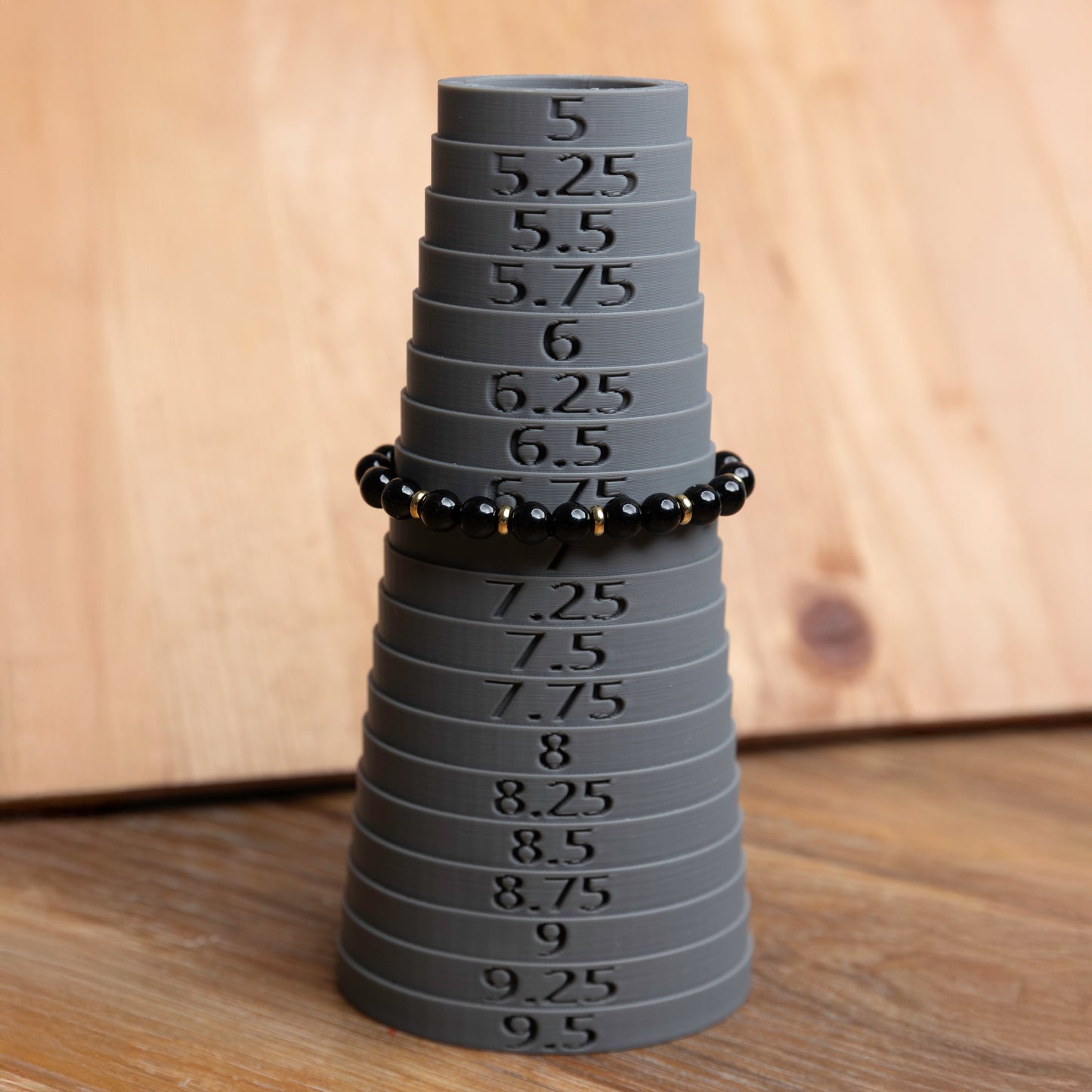 Onyx w/Gold Plated Spacers - 6.75 unstretched